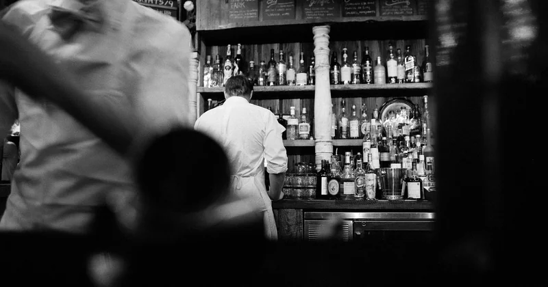 Bars, pubs et établissements à horaires tardifs